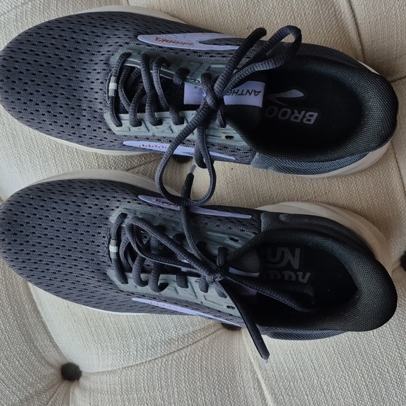 Brooks Anthem 6 Size 7.5 Steel Gray/Lavender Accents Athletic Shoes. Retail $93. - Picture 2 of 9